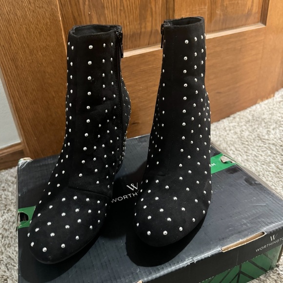 Black booties with round studs, size 8 Medium. Perfect condition. - Picture 2 of 9